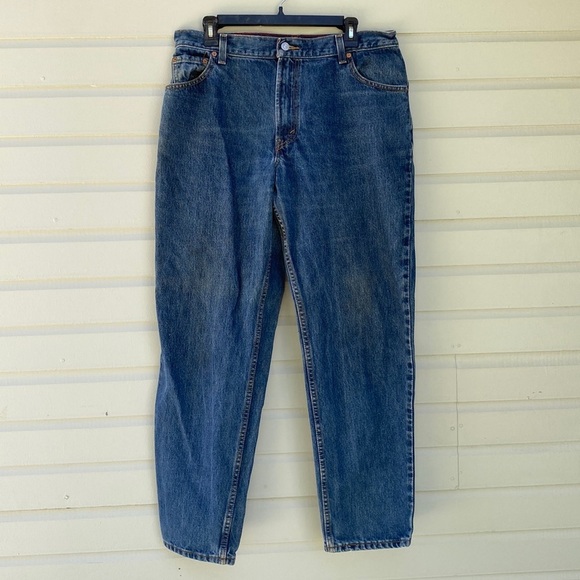 Levi's Women's 550 High Rise Relaxed Tapered Jeans - Picture 1 of 9